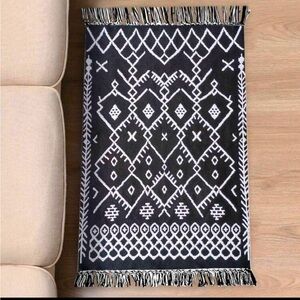 Black and White Geometric Pattern Fringe Tassel Accent Rug NEW 🏷️